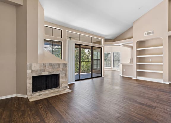 Living Area with Fireplace at Waters Edge Apartment Homes, Georgetown, 78626