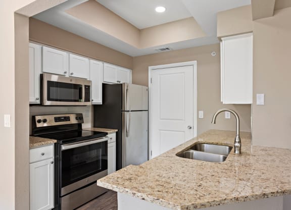 Granite Countertop Kitchen at Waters Edge Apartment Homes, Georgetown
