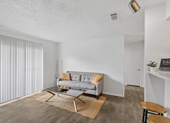 600 Baylor Apartments in Longview, TX a2 living room