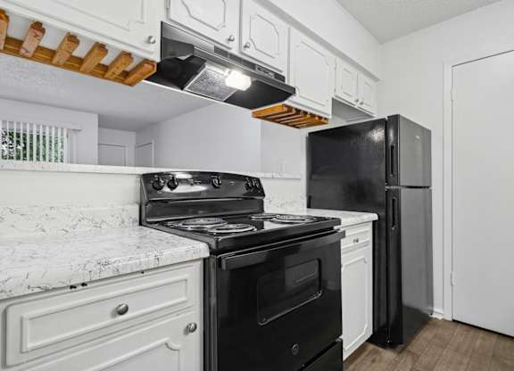 600 Baylor Apartments in Longview, TX b2 kitchen