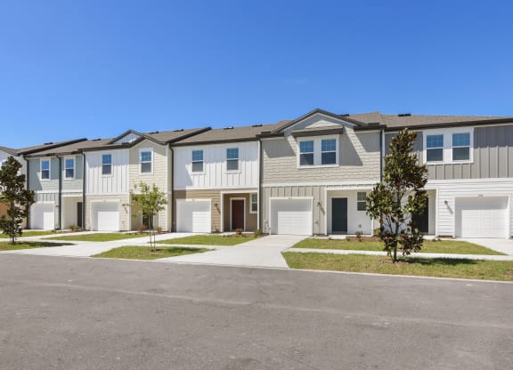 a row of townhomes on a sunny day with a clear blue sky  at Beacon at Arbours, Ruskin, FL, 33570