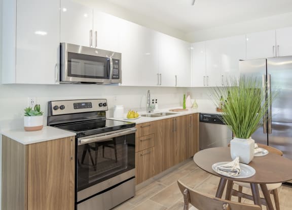 Fully Equipped Eat-In Kitchen at Alameda West, Miami, 33144
