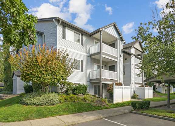 Abbey Rowe in Olympia, WA apartment exteriors