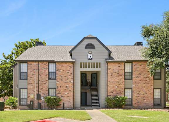 Building exteriors at Bandera Crossing in San Antonio, TX
