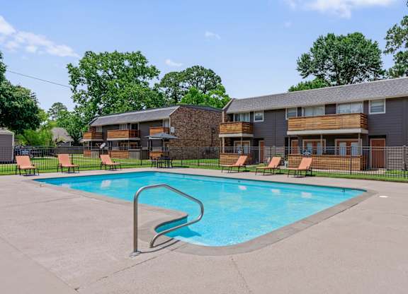 Pool at Bayou Oaks in Alexandria, LA