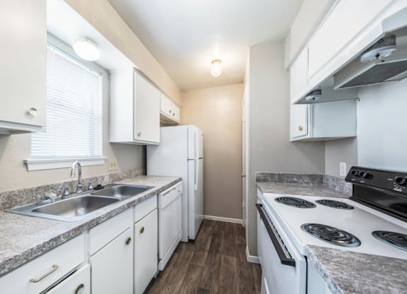 Bonaventure: Kitchen, at Westdale Hills, TX