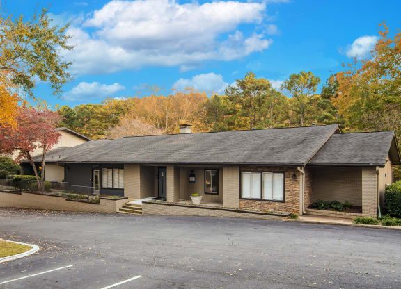 Clubhouse_Exterior-RiverwoodCrossing-RoswellGA