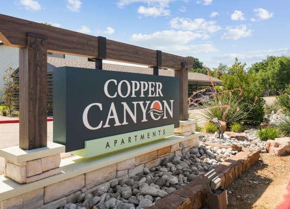 a sign that says cooper canyon apartments