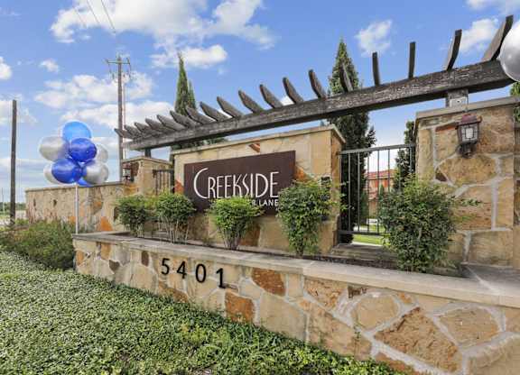 A stone sign for Creekside on Parmer Lane Apartments in Austin, TX
