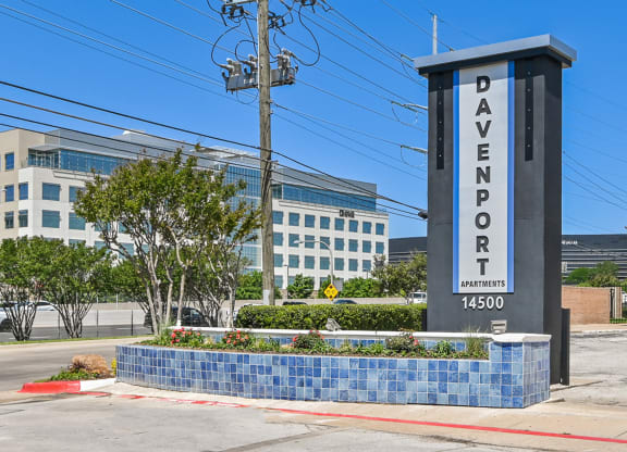 a sign that says davenport with a building in the background