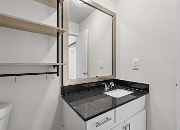 Elm St Lofts in Dallas TX bathroom