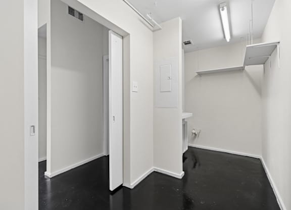 Elm St Lofts in Dallas TX closet