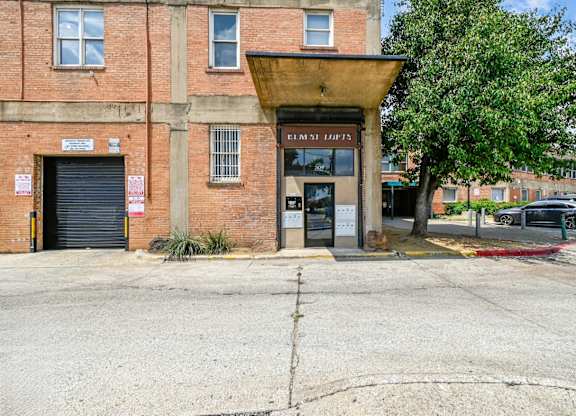 Elm St Lofts in Dallas TX exterior