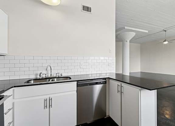 Elm St Lofts in Dallas TX kitchen