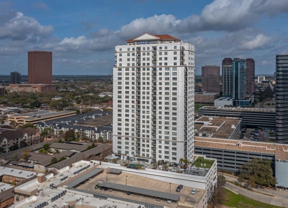 an aerial view of the aprtmnent white building  in Houston, TX