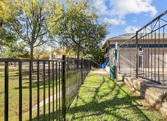 Encore at Buckingham apartment in Richardson, TX dog park
