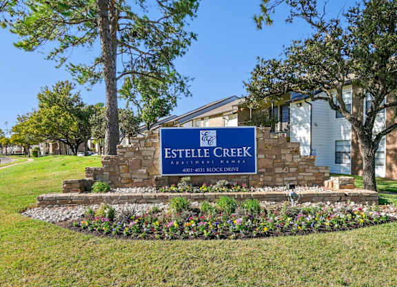 Estelle Creek Apartments in Irving, TX property sign