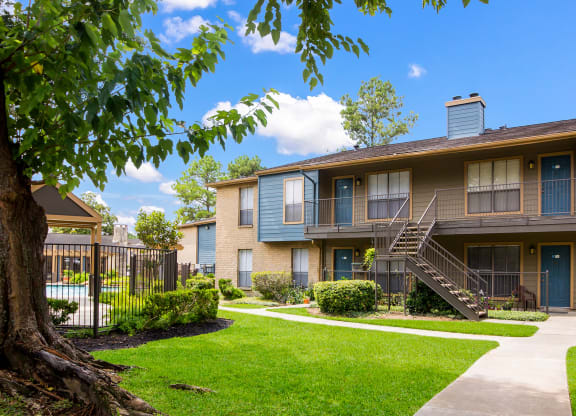Building Exterior at Willow Brook Crossing Apartments in Houston, TX