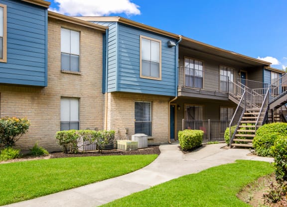 Exterior Building at Willow Brook Crossing Apartments in Houston, TX