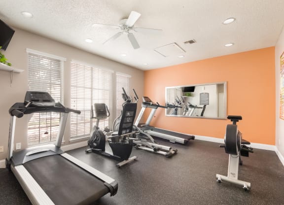 Fitness Center at Vista Crossing Apartments in San Antonio, TX