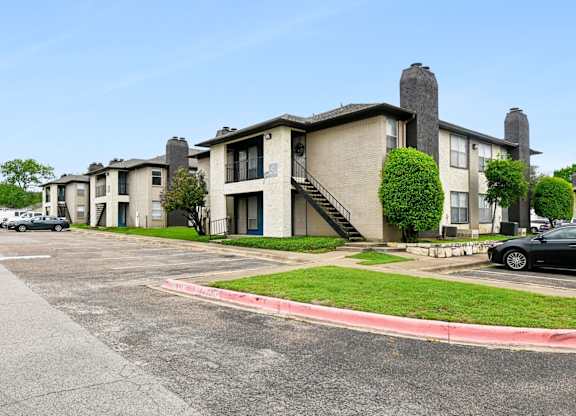 Building Exterior of Heritage Square Apartments in Waco, TX