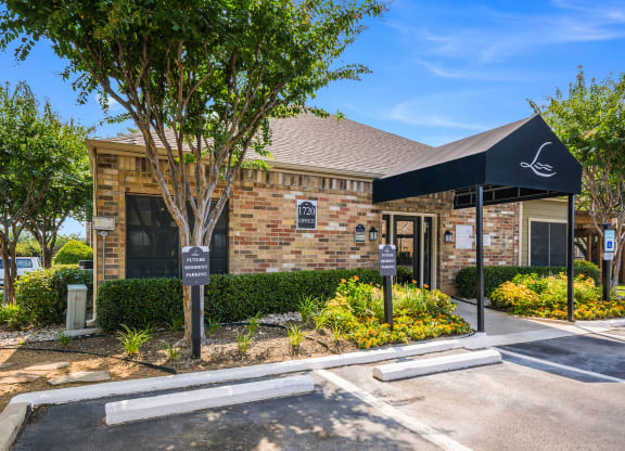 Leasing office at Lakeridge Apartment Homes in Irving Texas