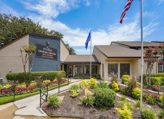 Front of leasing office at Windridge apartments in Dallas, TX