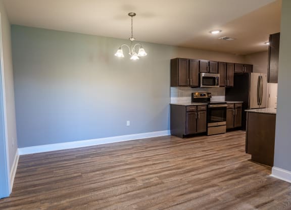 Lakeland Grand Apartments Kitchen and Dining Room