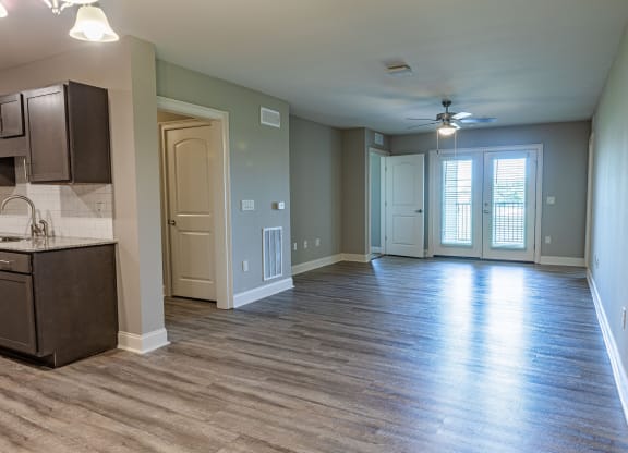 Lakeland Grand Apartments Living Room