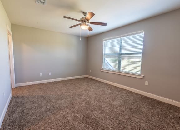 Lakeland Grand Apartments Bedroom