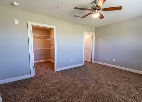 Lakeland Grand Apartments Bedroom