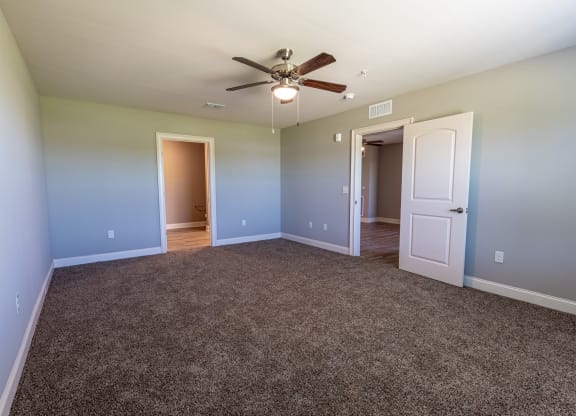 Lakeland Grand Apartments Bedroom