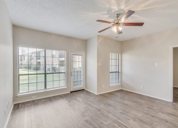Unit 2B at Lakeridge Apartment Homes in Irving, Texas, TX
