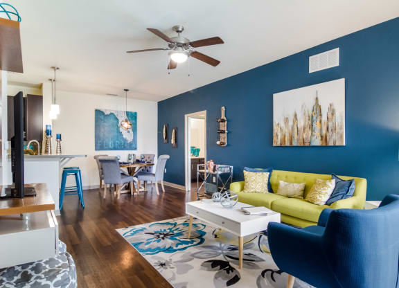 Cpzy living room with blue walls at Oakleaf Plantation in Jacksonville, FL
