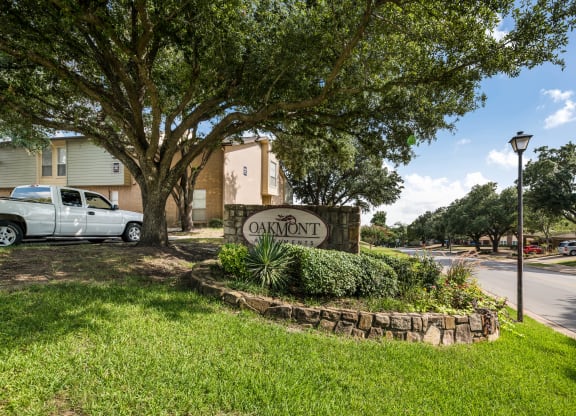 Oakmont: Signage, at Westdale Hills, TX
