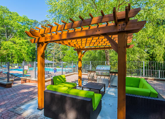 Patio Seating at Woodmere Trace in Duluth, GA