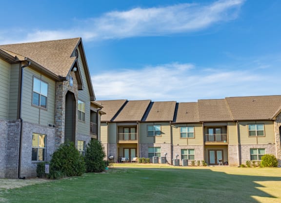 Apartment Exterior 2 | Pensacola Grand | Pensacola FL