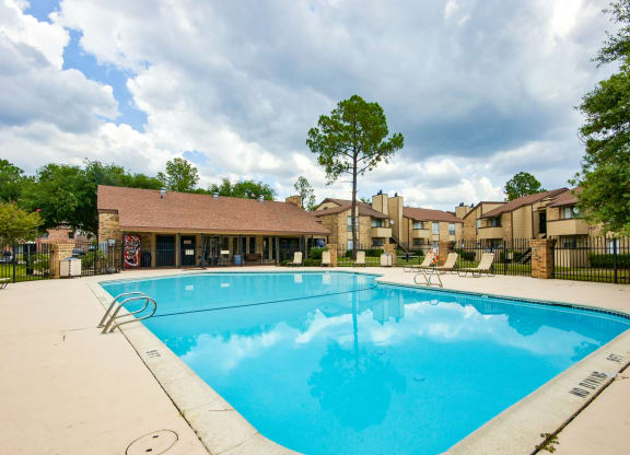 Pool View 3 at 600 Baylor in Longview Tx