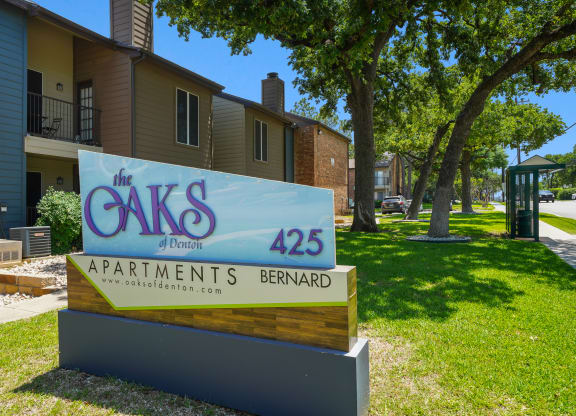 Property Signage at Oaks of Denton in Denton, TX