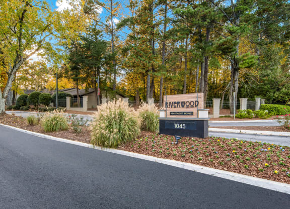 Property_Entrance-RiverwoodCrossing-RoswellGA