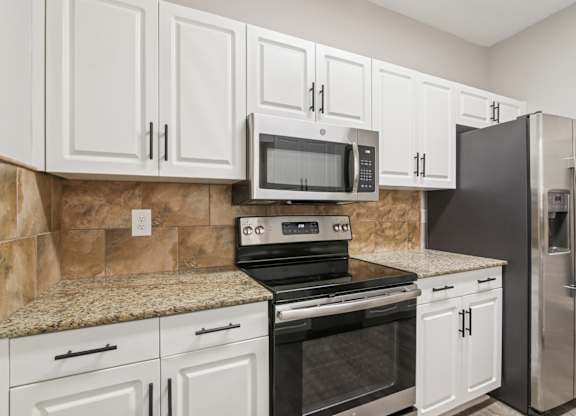 Large Villa Kitchen at Grand Reserve Columbus in Columbus GA