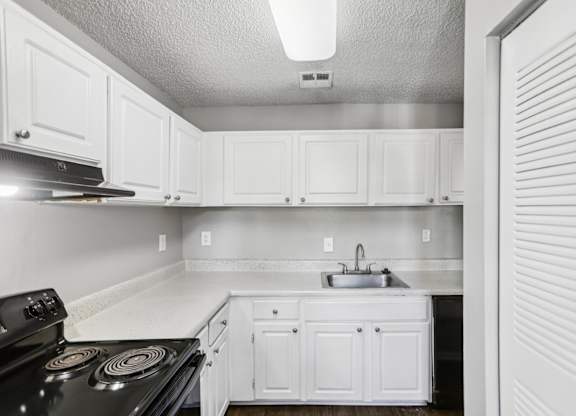 Standford Village Apartments in Norcross, GA Kitchen