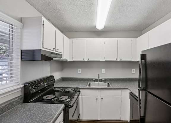 Standford Village Apartments in Norcross, GA Kitchen