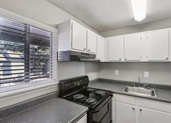 Standford Village Apartments in Norcross, GA Kitchen