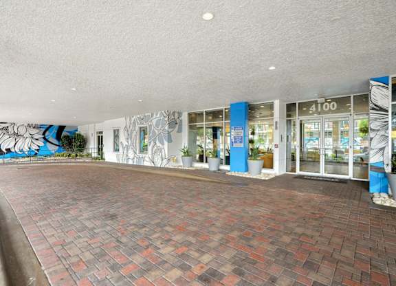 The Grand Upper Kirby Apartments in Houston, TX Front Entrance