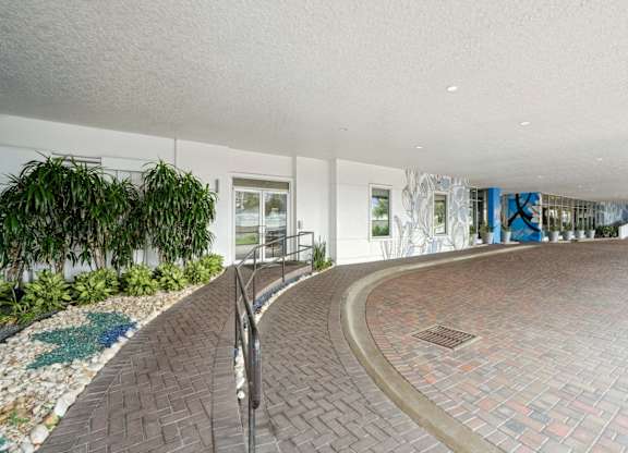 The Grand Upper Kirby Apartments in Houston, TX Front Entrance