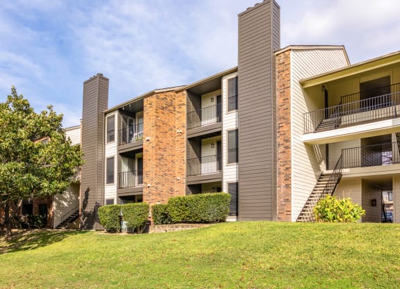 WalnutCreekCrossing-AustinTX-Apartment_Exterior_1