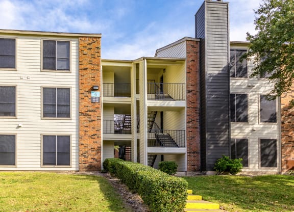 WalnutCreekCrossing-AustinTX-Apartment_Exterior_2
