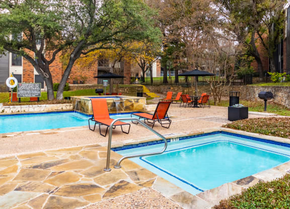 Outdoor Hot Tub at Walnut Creek Crossing Apartments in Austin, Texas