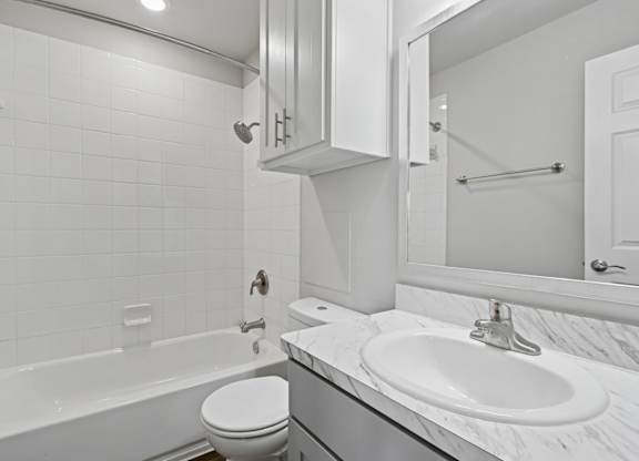 Westdale Hills Muirfield Village in Hurst TX Bathroom